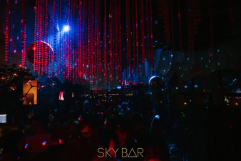   Sky bar 