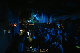   Sky bar 