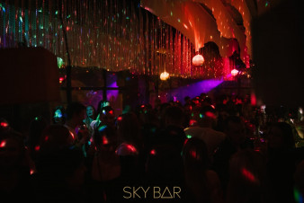   Sky bar 