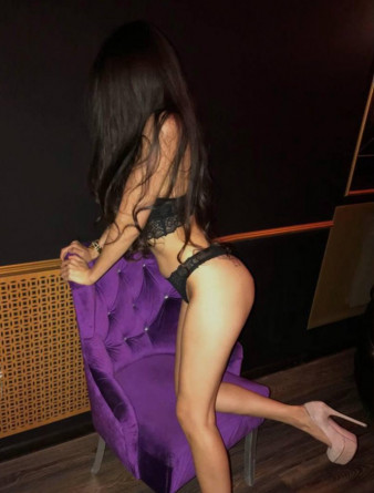 Девушка массажистка Эда, салон Василиса 